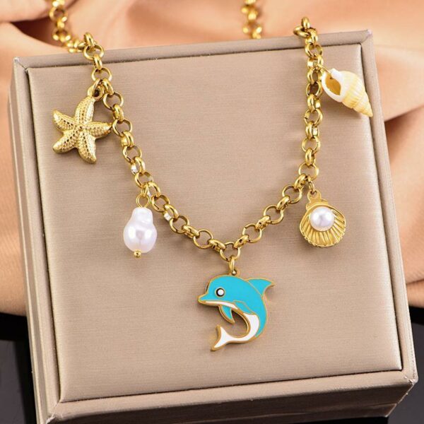 01aaa70b9b5f42bd84ab507e05a59f51tplv-t5fjg24jzw-origin-jpeg.jpeg Collier DAUPHINA en Acier inoxydable couleur Or