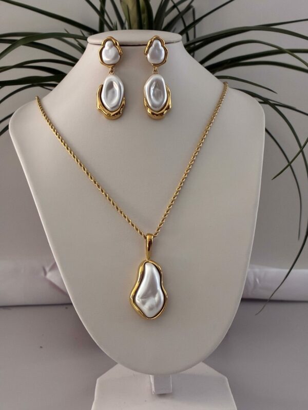 Parure ENORA en Acier Inoxydable 316 avec Chaîne à Maillons Cubains Inclut Boucles d'Oreilles et Collier Assortis Résistante à l'Eau et Ne Ternit Pas Élégante et Durable