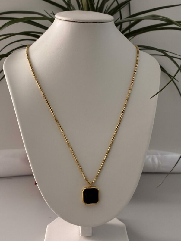 607ac3bd04eb400e90d94d431a794319tplv-t5fjg24jzw-origin-jpeg.jpeg Collier CARRE OR