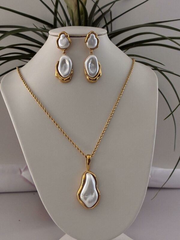 Parure ENORA en Acier Inoxydable 316 avec Chaîne à Maillons Cubains Inclut Boucles d'Oreilles et Collier Assortis Résistante à l'Eau et Ne Ternit Pas Élégante et Durable