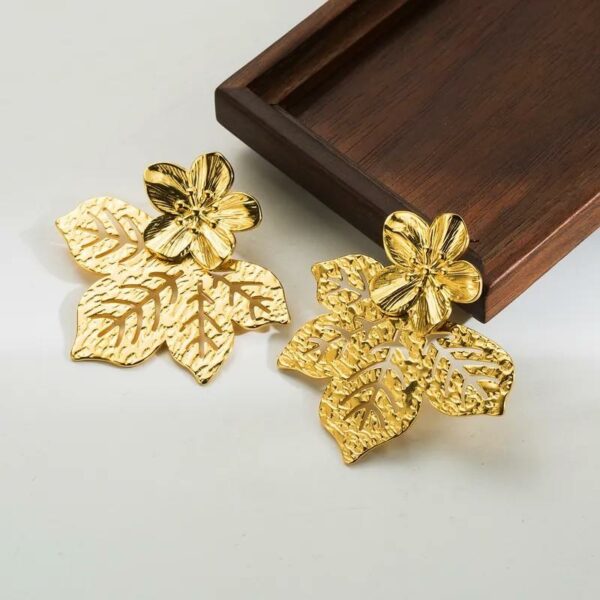LARI Boucles d'oreilles en acier inoxydable feuille dorée Élégantes et raffinées pour toutes les occasions