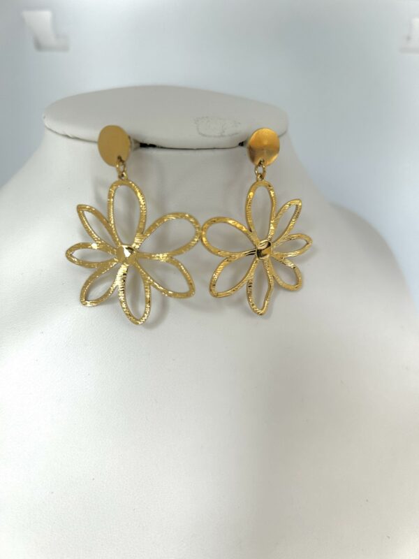 d1b7915e84684ec0848c71ba893dcb38tplv-t5fjg24jzw-origin-jpeg.jpeg Boucles d'oreilles PÉTALE couleur or