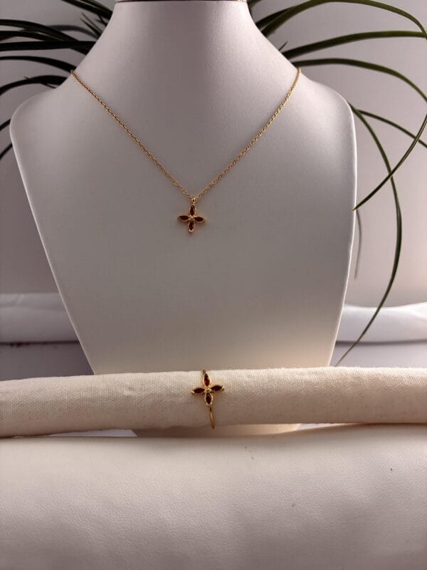 1502387e5f784393a6ff34bac11cda62tplv-t5fjg24jzw-origin-jpeg.jpeg Parure NOHEMY R en Acier Inoxydable 316 plaqué Or