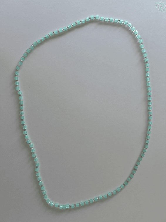 JADE: chaîne Perle Bleu jade