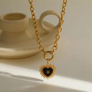 458374653a3f4fdeab4ec41c3dff47d4tplv-t5fjg24jzw-origin-jpeg.jpeg Collier MARIE NOIR en acier inoxydable plaqué Or