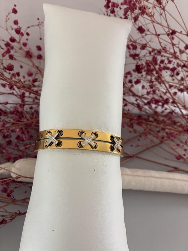 e8971fc45bc74fac81030eae8613ffbatplv-t5fjg24jzw-origin-jpeg.jpeg Bracelet CHRISTINA en Acier Inoxydable 304 Plaqué Or