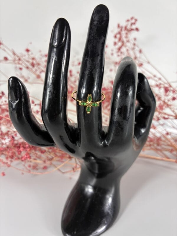 ff26e07f8e234fad998a9448649fad94tplv-t5fjg24jzw-origin-jpeg.jpeg Bague NOHEMY V en Acier Inoxydable 316 plaqué Or