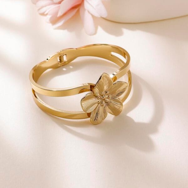 5160e3bdc042445287f7757588d2b2cbtplv-t5fjg24jzw-origin-jpeg.jpeg Bracelet FLORA 2 en acier inoxydable