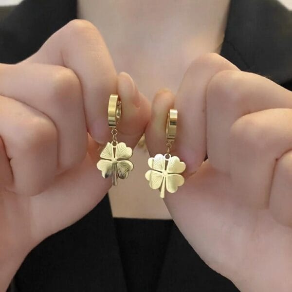 7f06ab0f92004f24a05ad8bc0f55b254tplv-t5fjg24jzw-origin-jpeg.jpeg Parure FLOW en acier inoxydable collier boucles d’oreilles