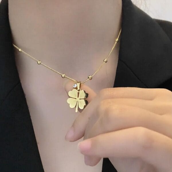 853fbbc2abfd491f9684b2708e9ec392tplv-t5fjg24jzw-origin-jpeg.jpeg Parure FLOW en acier inoxydable collier boucles d’oreilles